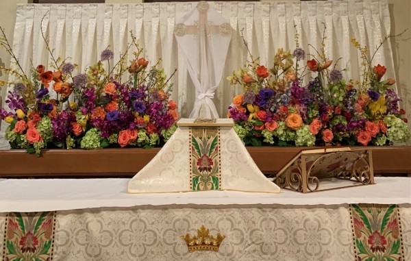 Dedicate Altar Flowers for a Loved One, Memorial, or Anniversary